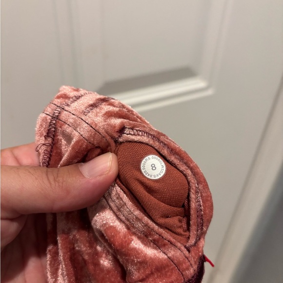 LULULEMON- Wunder Lounge High-Rise Tight 28" Crushed Velvet Soft Cranberry - Picture 6 of 6